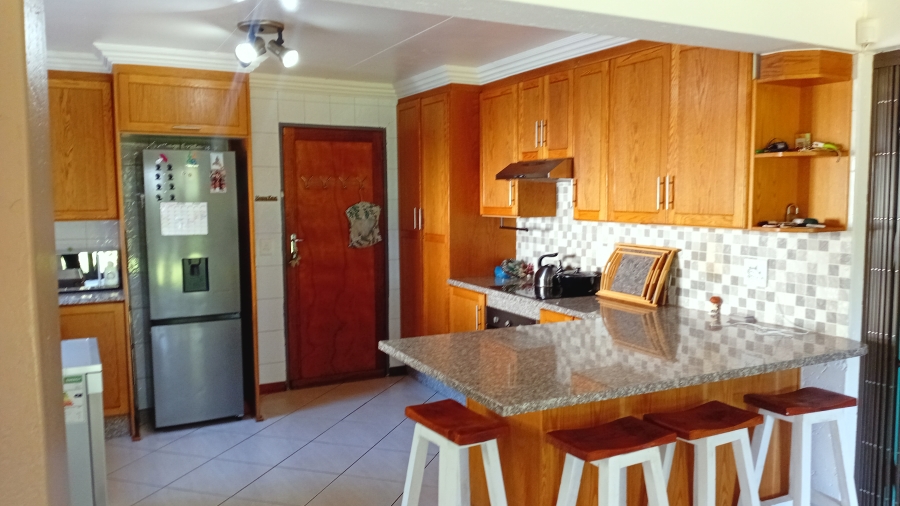 5 Bedroom Property for Sale in Walker Fruit Farms Gauteng