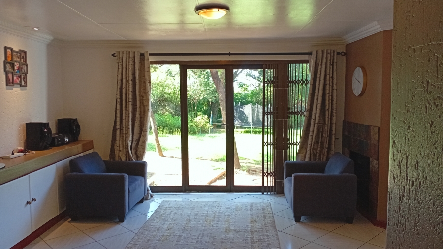 5 Bedroom Property for Sale in Walker Fruit Farms Gauteng