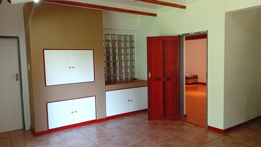 5 Bedroom Property for Sale in Walker Fruit Farms Gauteng