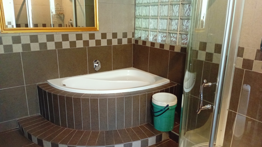 5 Bedroom Property for Sale in Walker Fruit Farms Gauteng