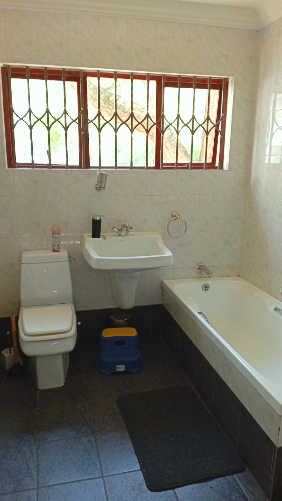 5 Bedroom Property for Sale in Walker Fruit Farms Gauteng