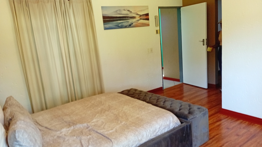 5 Bedroom Property for Sale in Walker Fruit Farms Gauteng