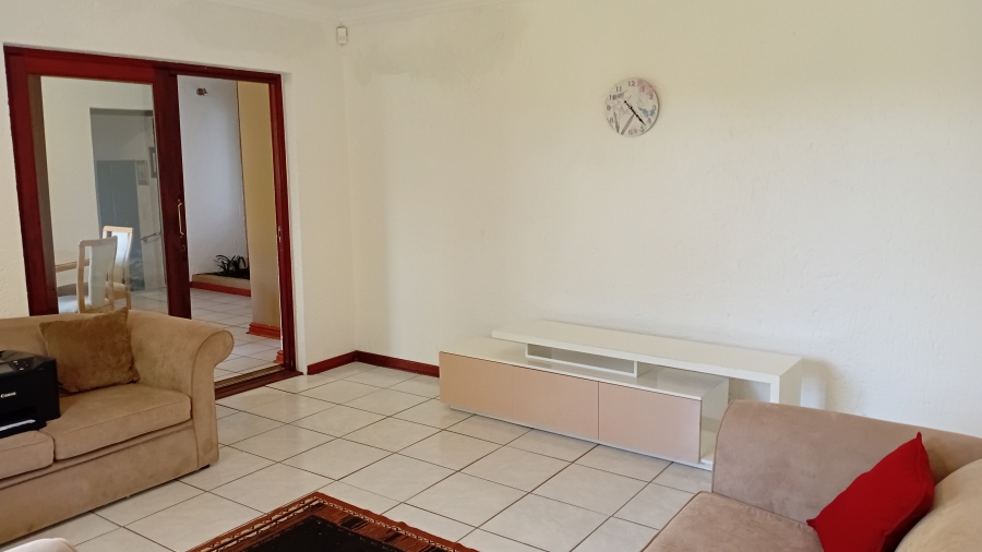 5 Bedroom Property for Sale in Walker Fruit Farms Gauteng