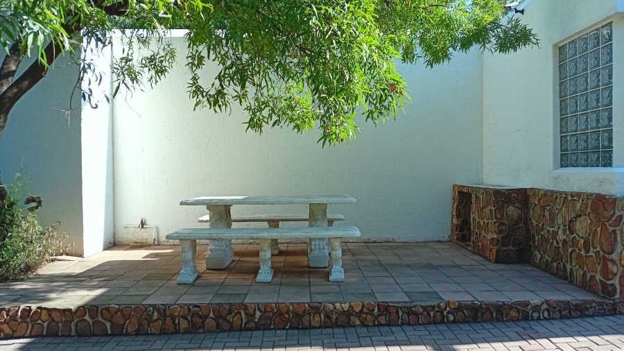 5 Bedroom Property for Sale in Walker Fruit Farms Gauteng