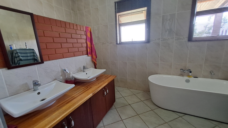 4 Bedroom Property for Sale in Berg En Dal Gauteng