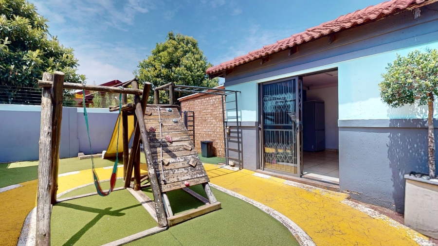 Commercial Property for Sale in Dawn Park Gauteng