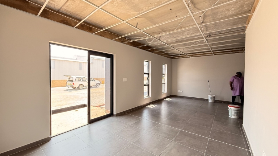 To Let commercial Property for Rent in Knoppieslaagte Gauteng