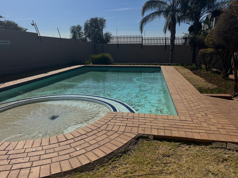To Let 2 Bedroom Property for Rent in Noordhang Gauteng