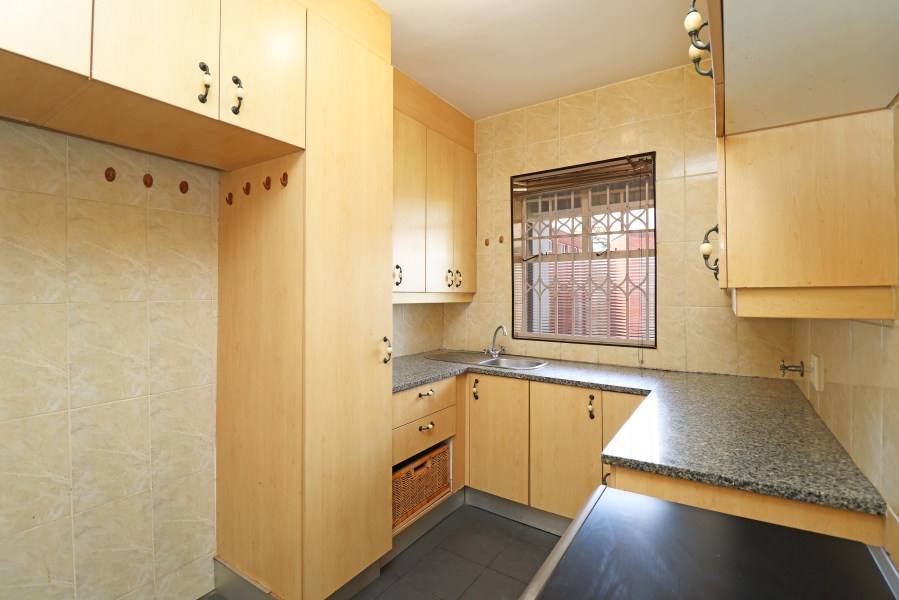 2 Bedroom Property for Sale in Waverley Gauteng