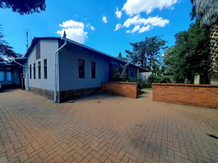 To Let 4 Bedroom Property for Rent in Brackendowns Gauteng