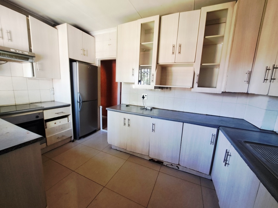 To Let 4 Bedroom Property for Rent in Brackendowns Gauteng