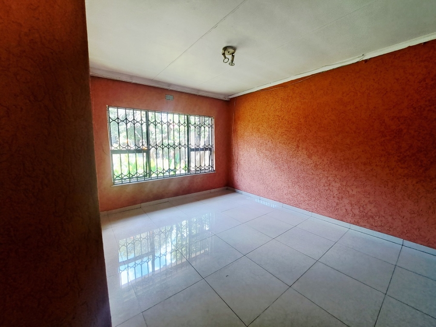 To Let 4 Bedroom Property for Rent in Brackendowns Gauteng