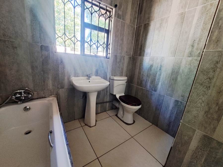 To Let 4 Bedroom Property for Rent in Brackendowns Gauteng