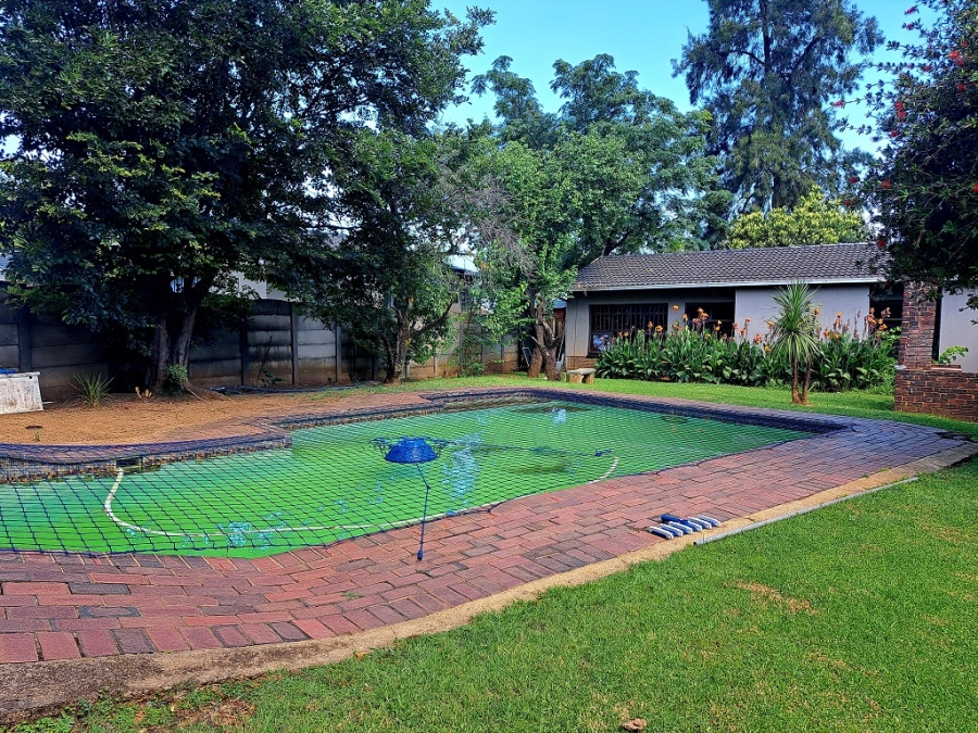 To Let 4 Bedroom Property for Rent in Brackendowns Gauteng