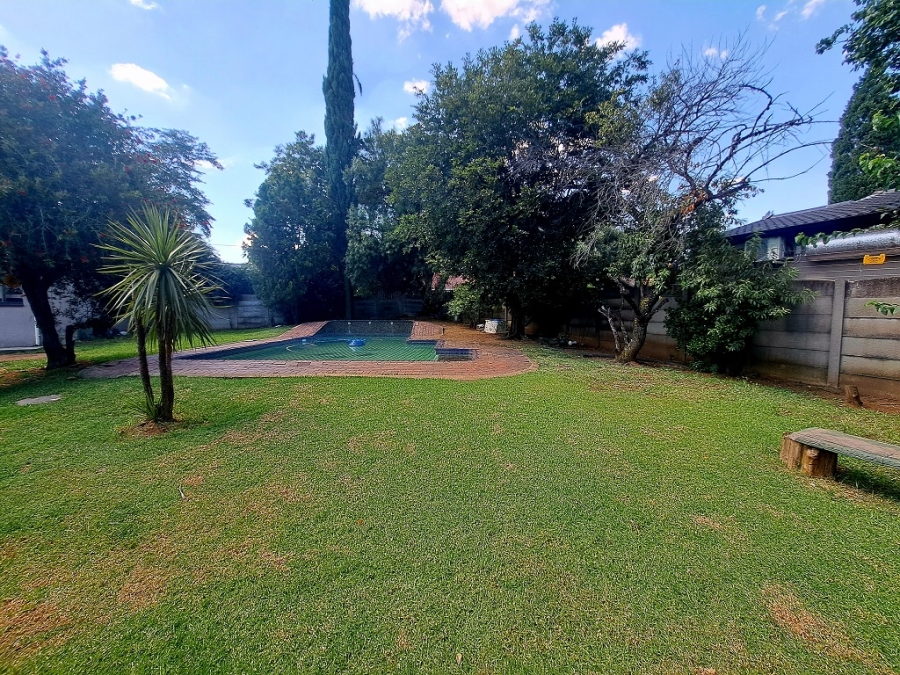 To Let 4 Bedroom Property for Rent in Brackendowns Gauteng