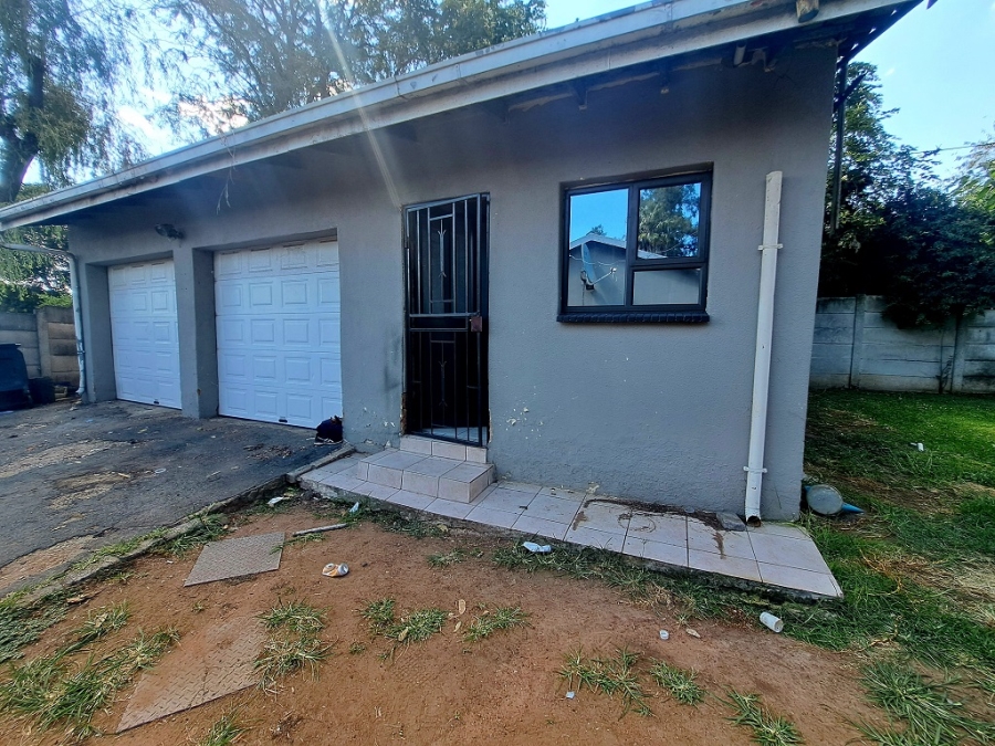 To Let 4 Bedroom Property for Rent in Brackendowns Gauteng
