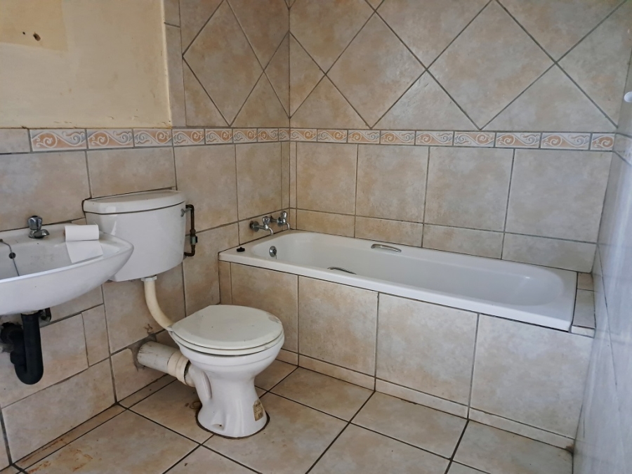 To Let 4 Bedroom Property for Rent in Brackendowns Gauteng
