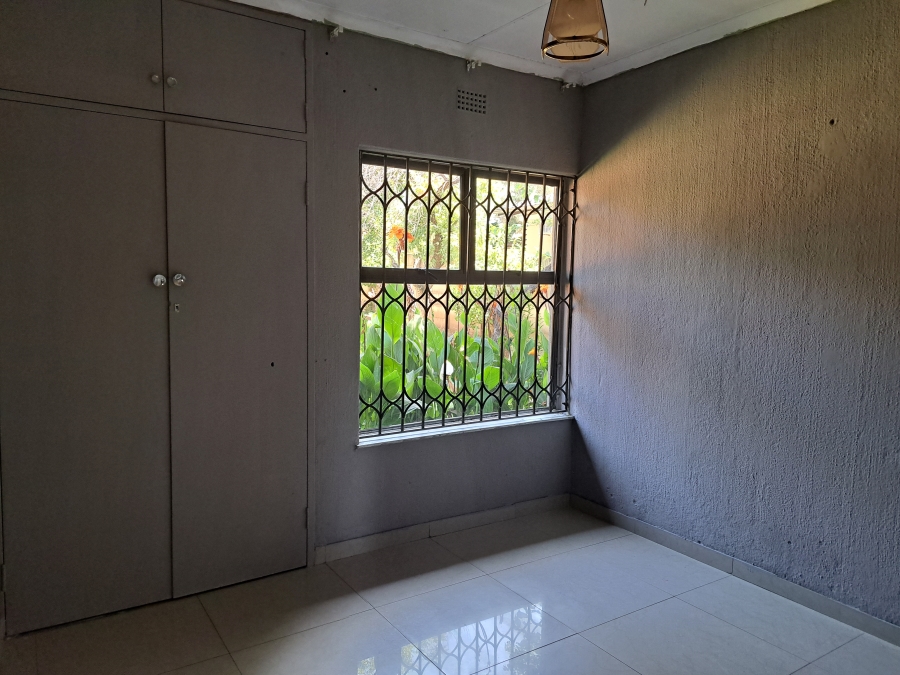 To Let 4 Bedroom Property for Rent in Brackendowns Gauteng