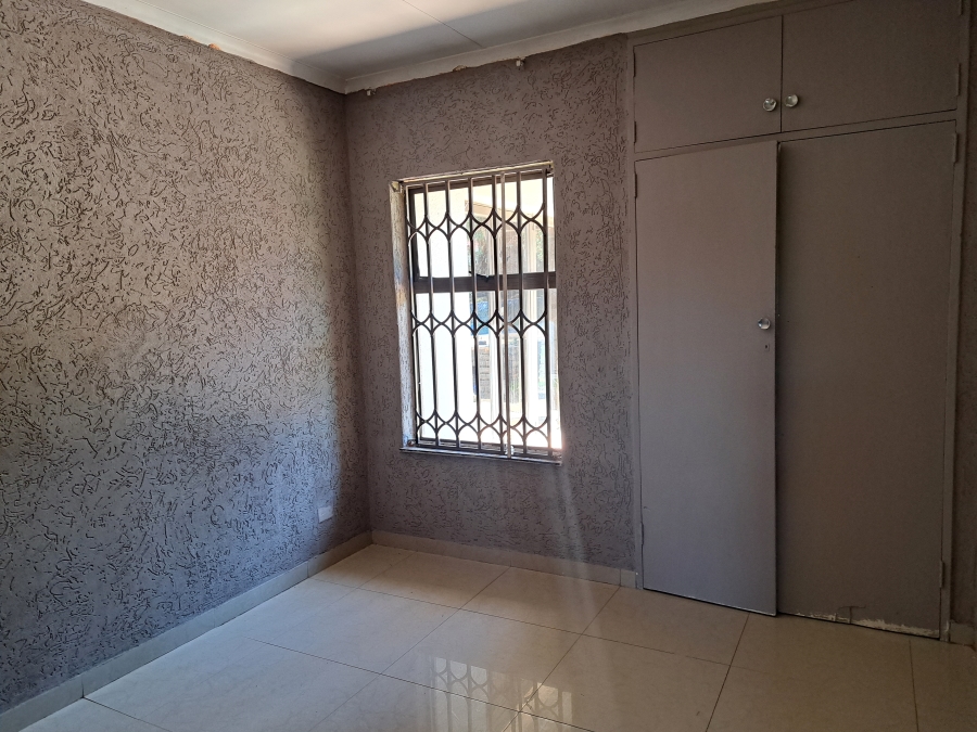 To Let 4 Bedroom Property for Rent in Brackendowns Gauteng