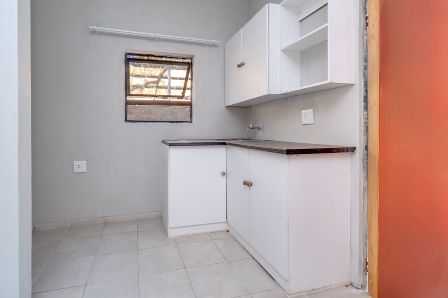 To Let 1 Bedroom Property for Rent in Maroeladal Gauteng