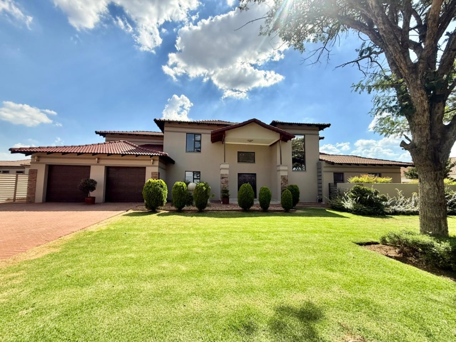 5 Bedroom Property for Sale in Monavoni Gauteng