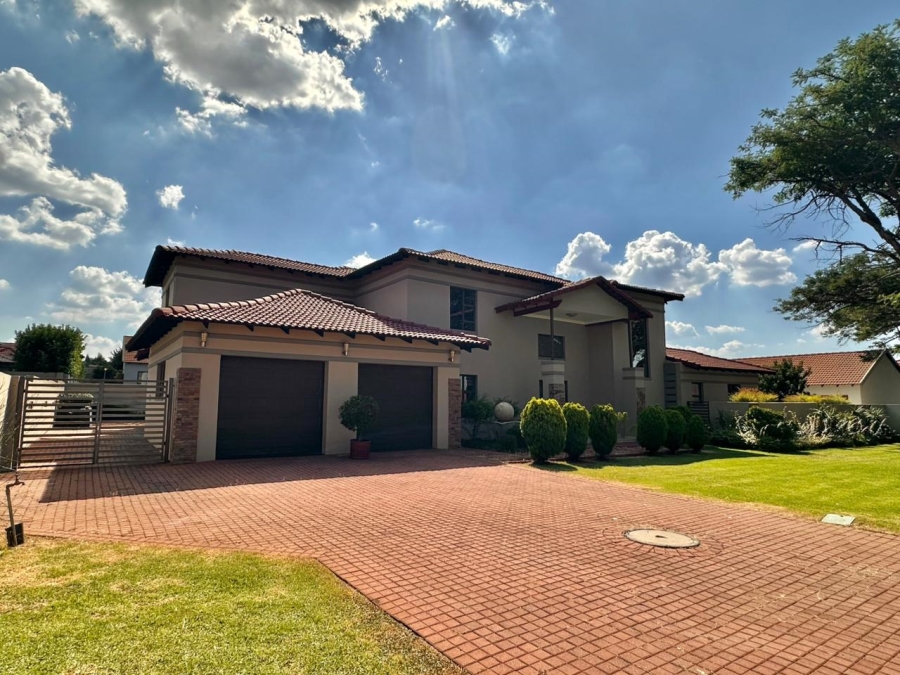 5 Bedroom Property for Sale in Monavoni Gauteng