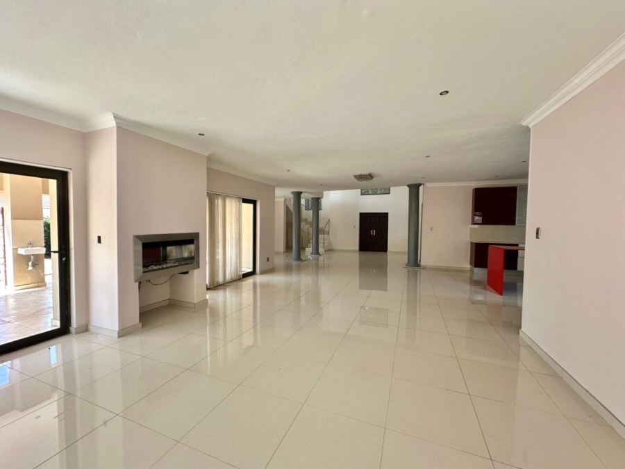 5 Bedroom Property for Sale in Monavoni Gauteng