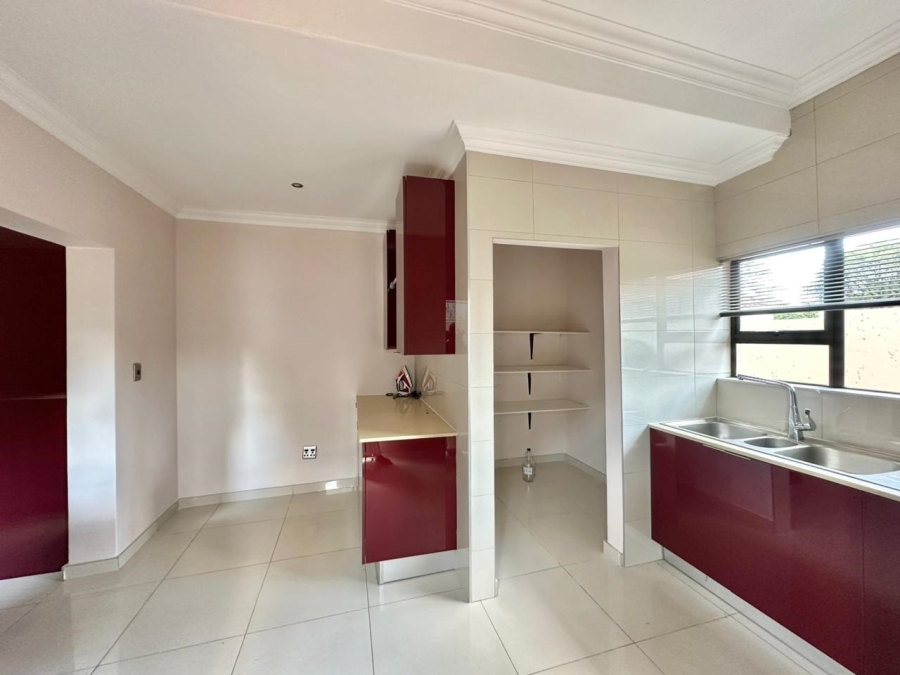 5 Bedroom Property for Sale in Monavoni Gauteng