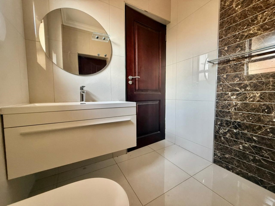 5 Bedroom Property for Sale in Monavoni Gauteng