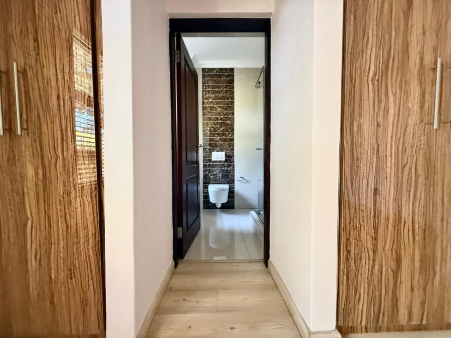 5 Bedroom Property for Sale in Monavoni Gauteng