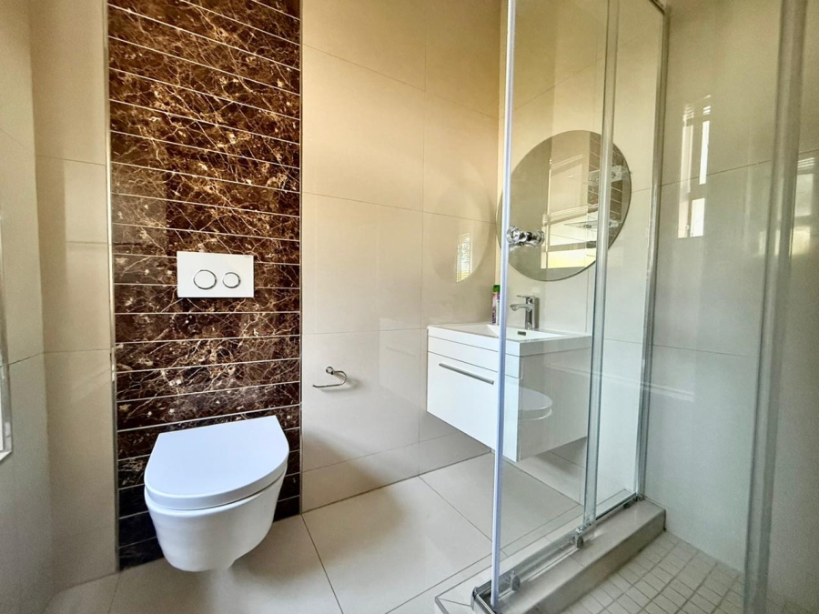 5 Bedroom Property for Sale in Monavoni Gauteng