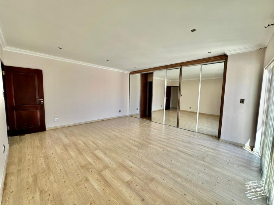 5 Bedroom Property for Sale in Monavoni Gauteng