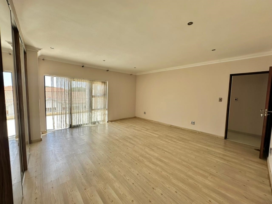 5 Bedroom Property for Sale in Monavoni Gauteng