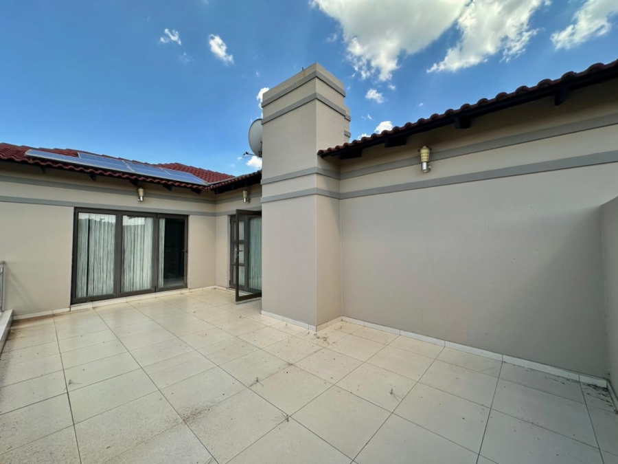 5 Bedroom Property for Sale in Monavoni Gauteng