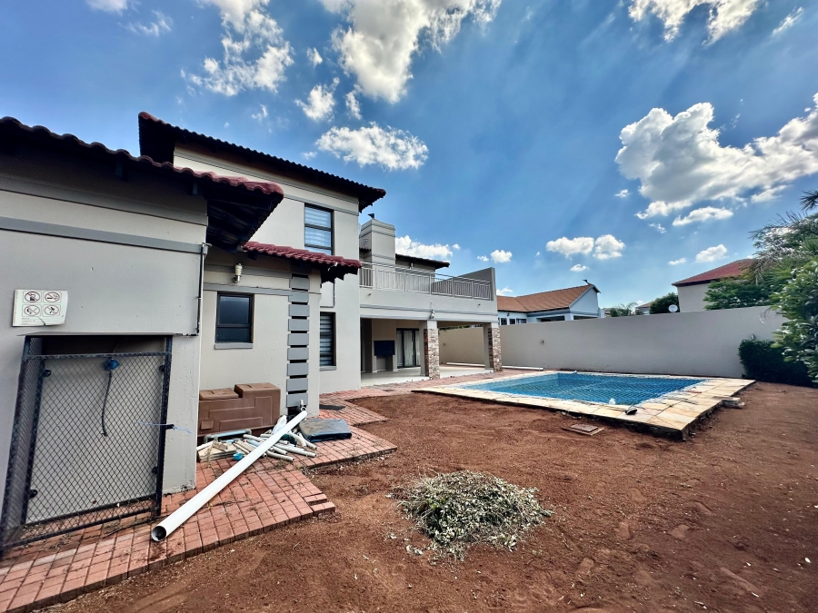 5 Bedroom Property for Sale in Monavoni Gauteng