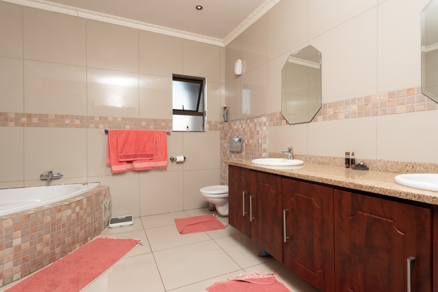 6 Bedroom Property for Sale in Liefde en Vrede Gauteng