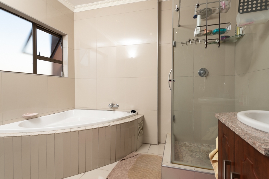 6 Bedroom Property for Sale in Liefde en Vrede Gauteng