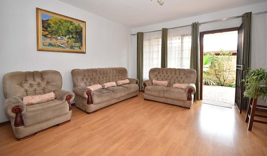 To Let 2 Bedroom Property for Rent in Bromhof Gauteng