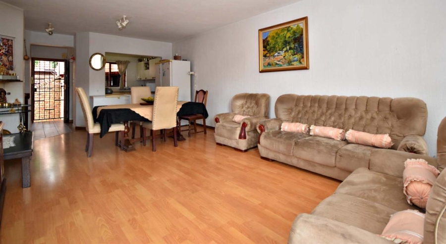 To Let 2 Bedroom Property for Rent in Bromhof Gauteng