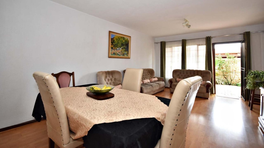 To Let 2 Bedroom Property for Rent in Bromhof Gauteng