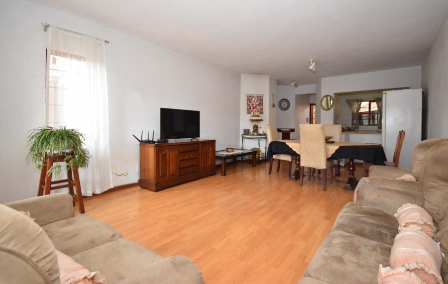 To Let 2 Bedroom Property for Rent in Bromhof Gauteng