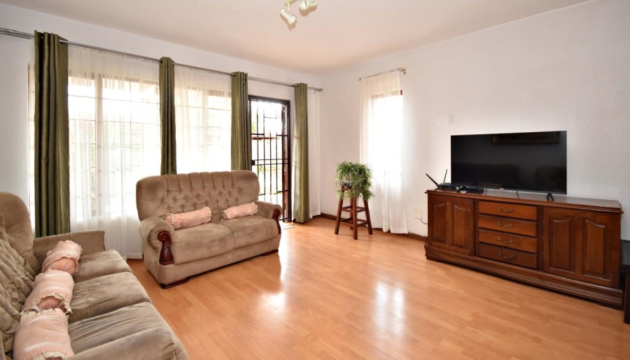 To Let 2 Bedroom Property for Rent in Bromhof Gauteng