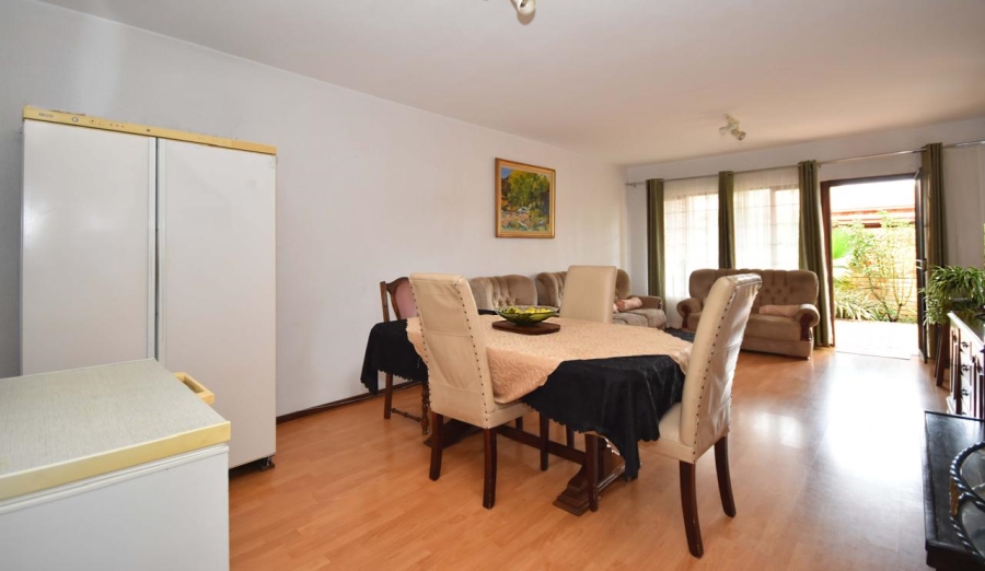 To Let 2 Bedroom Property for Rent in Bromhof Gauteng