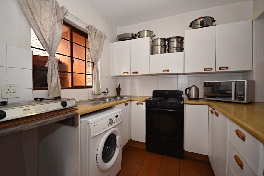 To Let 2 Bedroom Property for Rent in Bromhof Gauteng