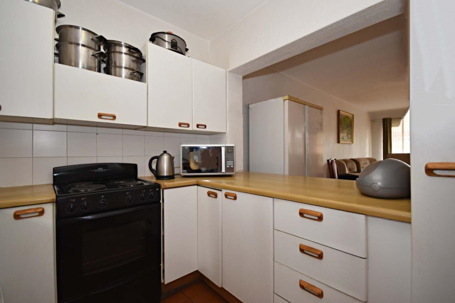 To Let 2 Bedroom Property for Rent in Bromhof Gauteng