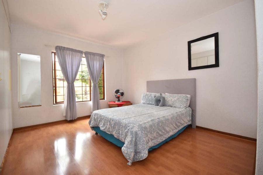 To Let 2 Bedroom Property for Rent in Bromhof Gauteng