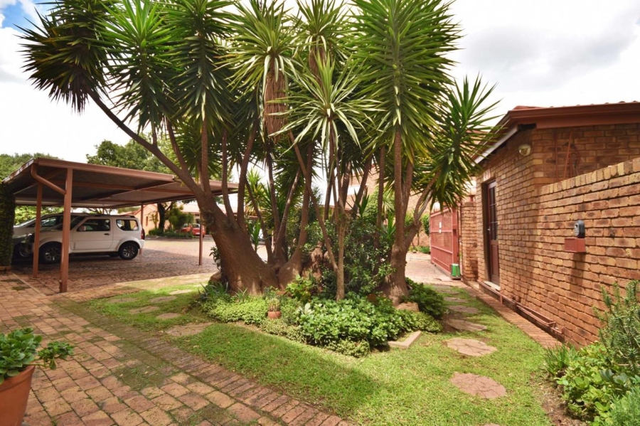 To Let 2 Bedroom Property for Rent in Bromhof Gauteng