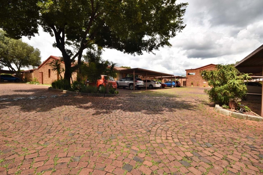 To Let 2 Bedroom Property for Rent in Bromhof Gauteng