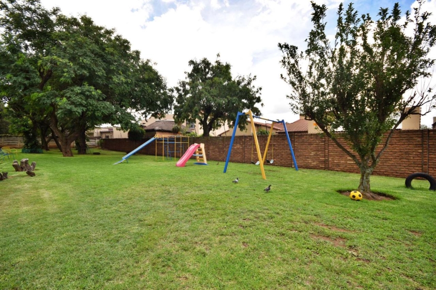 To Let 2 Bedroom Property for Rent in Bromhof Gauteng