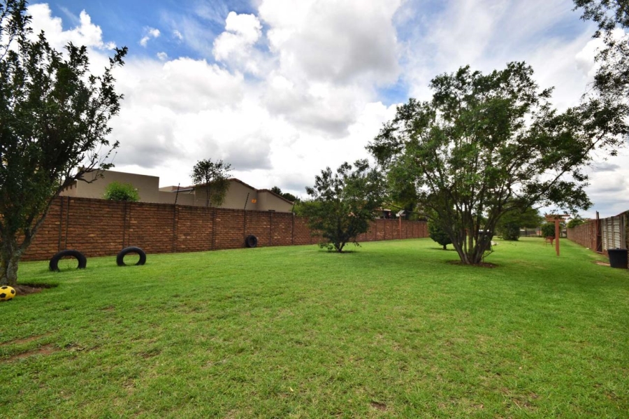 To Let 2 Bedroom Property for Rent in Bromhof Gauteng